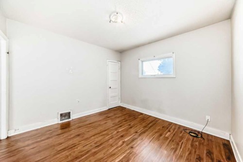 1610 40 Street Sw, Calgary, AB - Indoor Photo Showing Other Room