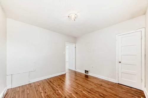 1610 40 Street Sw, Calgary, AB - Indoor Photo Showing Other Room