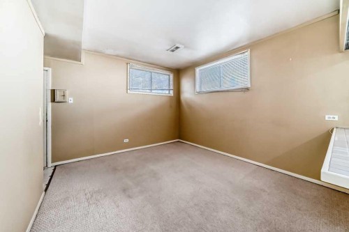 1610 40 Street Sw, Calgary, AB - Indoor Photo Showing Other Room