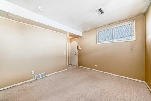 1610 40 Street Sw, Calgary, AB - Indoor Photo Showing Other Room