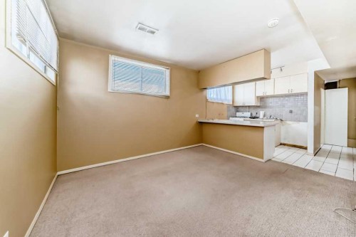 1610 40 Street Sw, Calgary, AB - Indoor Photo Showing Other Room