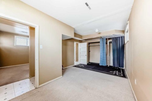 1610 40 Street Sw, Calgary, AB - Indoor Photo Showing Other Room