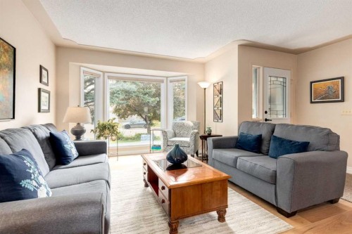 15 Sunrise Crescent Se, Calgary, AB - Indoor Photo Showing Living Room