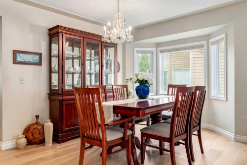 15 Sunrise Crescent Se, Calgary, AB - Indoor Photo Showing Dining Room