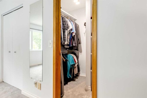 15 Sunrise Crescent Se, Calgary, AB - Indoor