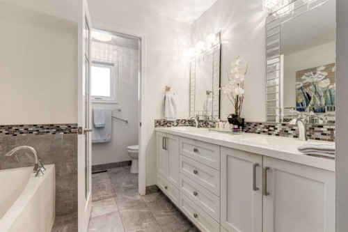 15 Sunrise Crescent Se, Calgary, AB - Indoor Photo Showing Bathroom