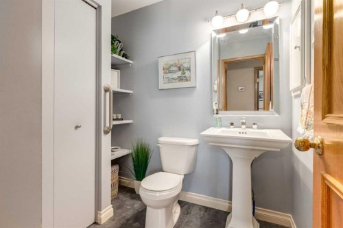 15 Sunrise Crescent Se, Calgary, AB - Indoor Photo Showing Bathroom