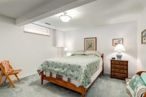 15 Sunrise Crescent Se, Calgary, AB - Indoor Photo Showing Bedroom