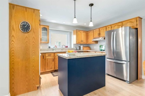 15 Sunrise Crescent Se, Calgary, AB - Indoor Photo Showing Kitchen