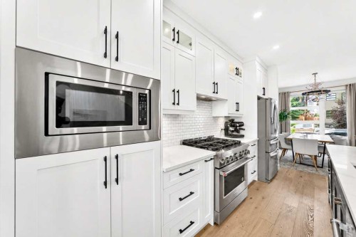 1703 31 Avenue Sw, Calgary, AB - Indoor Photo Showing Kitchen With Stainless Steel Kitchen With Upgraded Kitchen