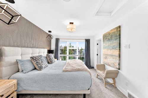 1703 31 Avenue Sw, Calgary, AB - Indoor Photo Showing Bedroom