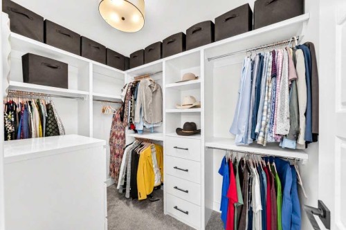 1703 31 Avenue Sw, Calgary, AB - Indoor With Storage