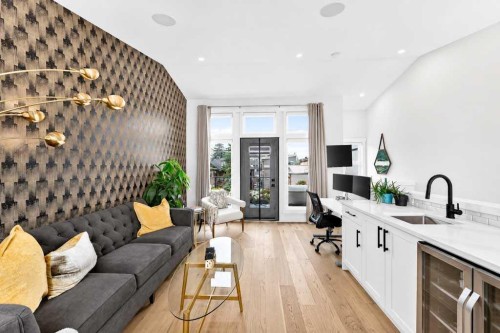 1703 31 Avenue Sw, Calgary, AB - Indoor Photo Showing Other Room