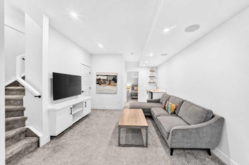 1703 31 Avenue Sw, Calgary, AB - Indoor Photo Showing Other Room