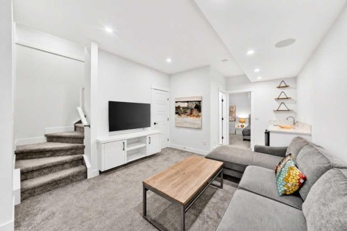 1703 31 Avenue Sw, Calgary, AB - Indoor Photo Showing Living Room
