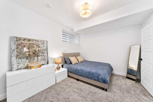 1703 31 Avenue Sw, Calgary, AB - Indoor Photo Showing Bedroom