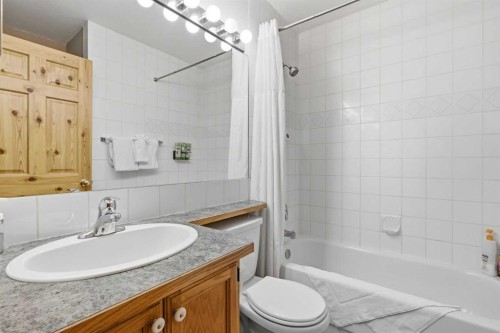 114-1720 Bow Valley Trail, Canmore, AB - Indoor Photo Showing Bathroom