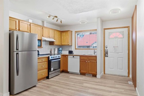 114-1720 Bow Valley Trail, Canmore, AB - Indoor Photo Showing Kitchen