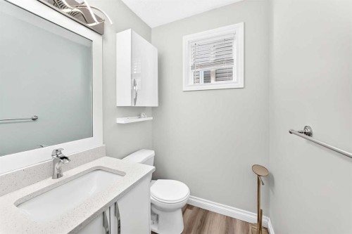 147 Macewan Drive Nw, Calgary, AB - Indoor Photo Showing Bathroom