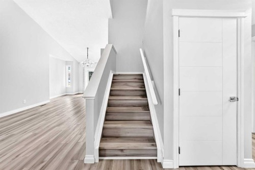 147 Macewan Drive Nw, Calgary, AB - Indoor Photo Showing Other Room