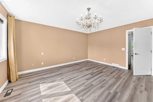 147 Macewan Drive Nw, Calgary, AB - Indoor Photo Showing Other Room