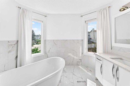 147 Macewan Drive Nw, Calgary, AB - Indoor Photo Showing Bathroom