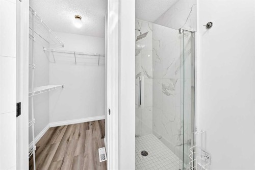 147 Macewan Drive Nw, Calgary, AB - Indoor Photo Showing Bathroom