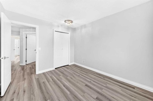 147 Macewan Drive Nw, Calgary, AB - Indoor Photo Showing Other Room