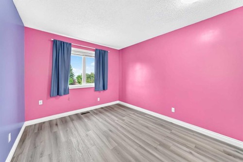 147 Macewan Drive Nw, Calgary, AB - Indoor Photo Showing Other Room
