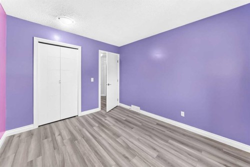 147 Macewan Drive Nw, Calgary, AB - Indoor Photo Showing Other Room