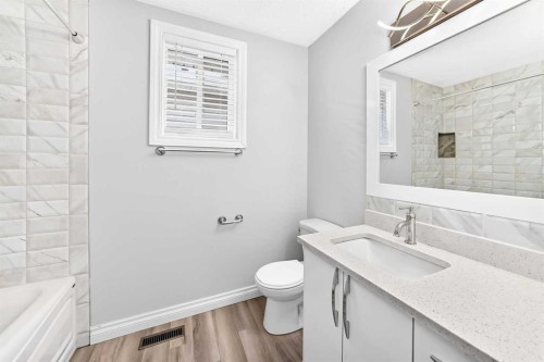 147 Macewan Drive Nw, Calgary, AB - Indoor Photo Showing Bathroom