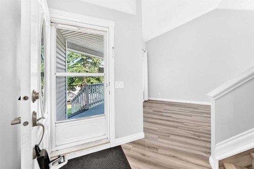 147 Macewan Drive Nw, Calgary, AB - Indoor Photo Showing Other Room