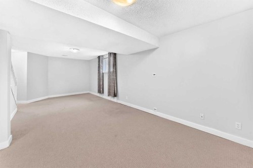 147 Macewan Drive Nw, Calgary, AB - Indoor Photo Showing Other Room