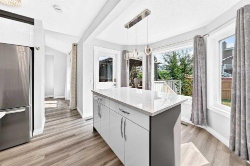 147 Macewan Drive Nw, Calgary, AB - Indoor Photo Showing Kitchen