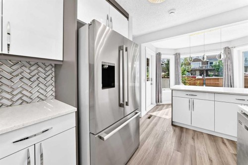147 Macewan Drive Nw, Calgary, AB - Indoor Photo Showing Kitchen