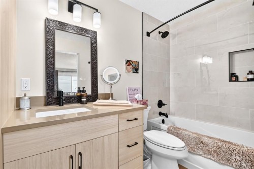 6216 Touchwood Drive Nw, Calgary, AB - Indoor Photo Showing Bathroom