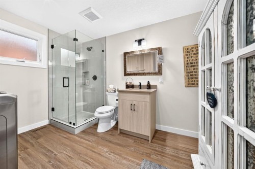6216 Touchwood Drive Nw, Calgary, AB - Indoor Photo Showing Bathroom
