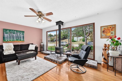 6216 Touchwood Drive Nw, Calgary, AB - Indoor Photo Showing Living Room