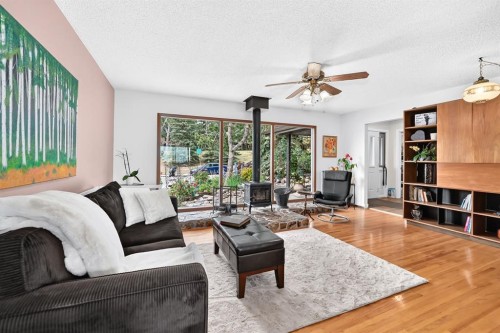 6216 Touchwood Drive Nw, Calgary, AB - Indoor Photo Showing Living Room
