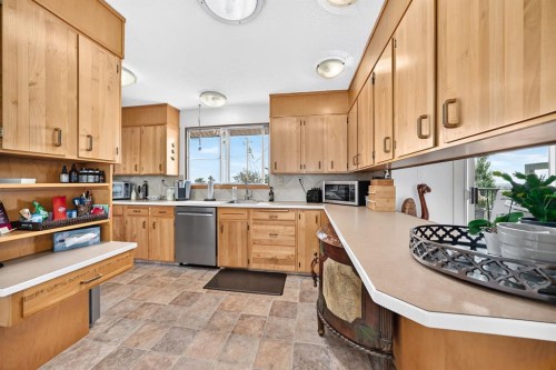 6216 Touchwood Drive Nw, Calgary, AB - Indoor Photo Showing Kitchen