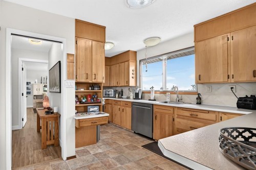 6216 Touchwood Drive Nw, Calgary, AB - Indoor Photo Showing Kitchen