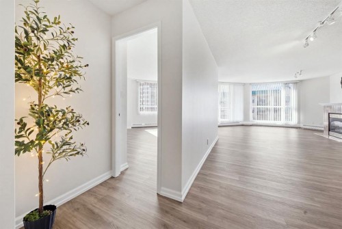 804-804 3 Avenue Sw, Calgary, AB - Indoor Photo Showing Other Room