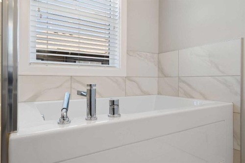124 Wentworth Row Sw, Calgary, AB - Indoor Photo Showing Bathroom