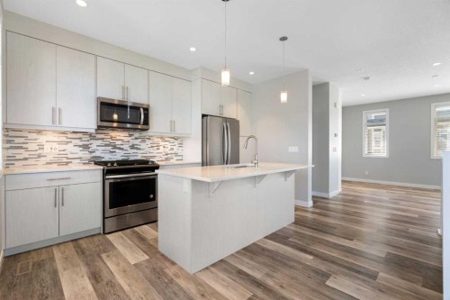 124 Wentworth Row Sw, Calgary, AB - Indoor Photo Showing Kitchen With Upgraded Kitchen