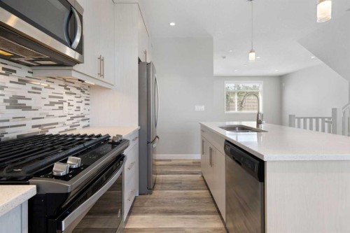 124 Wentworth Row Sw, Calgary, AB - Indoor Photo Showing Kitchen With Upgraded Kitchen