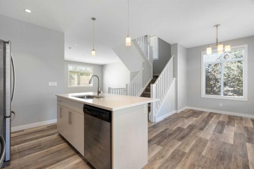 124 Wentworth Row Sw, Calgary, AB - Indoor Photo Showing Kitchen