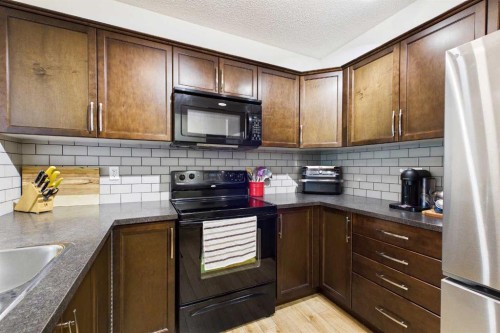 936 Windsong Drive Sw, Airdrie, AB - Indoor Photo Showing Kitchen