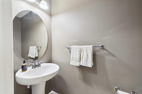936 Windsong Drive Sw, Airdrie, AB - Indoor Photo Showing Bathroom