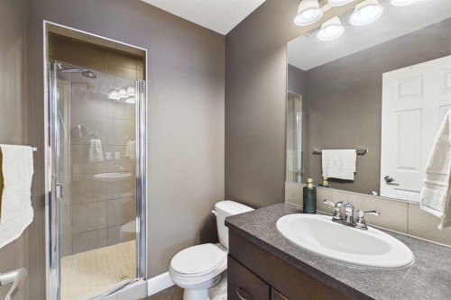 936 Windsong Drive Sw, Airdrie, AB - Indoor Photo Showing Bathroom