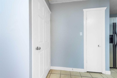 5071 Whitestone Way Ne, Calgary, AB - Indoor Photo Showing Other Room